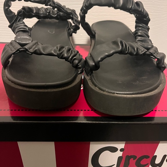 Sandals - Picture 5 of 9